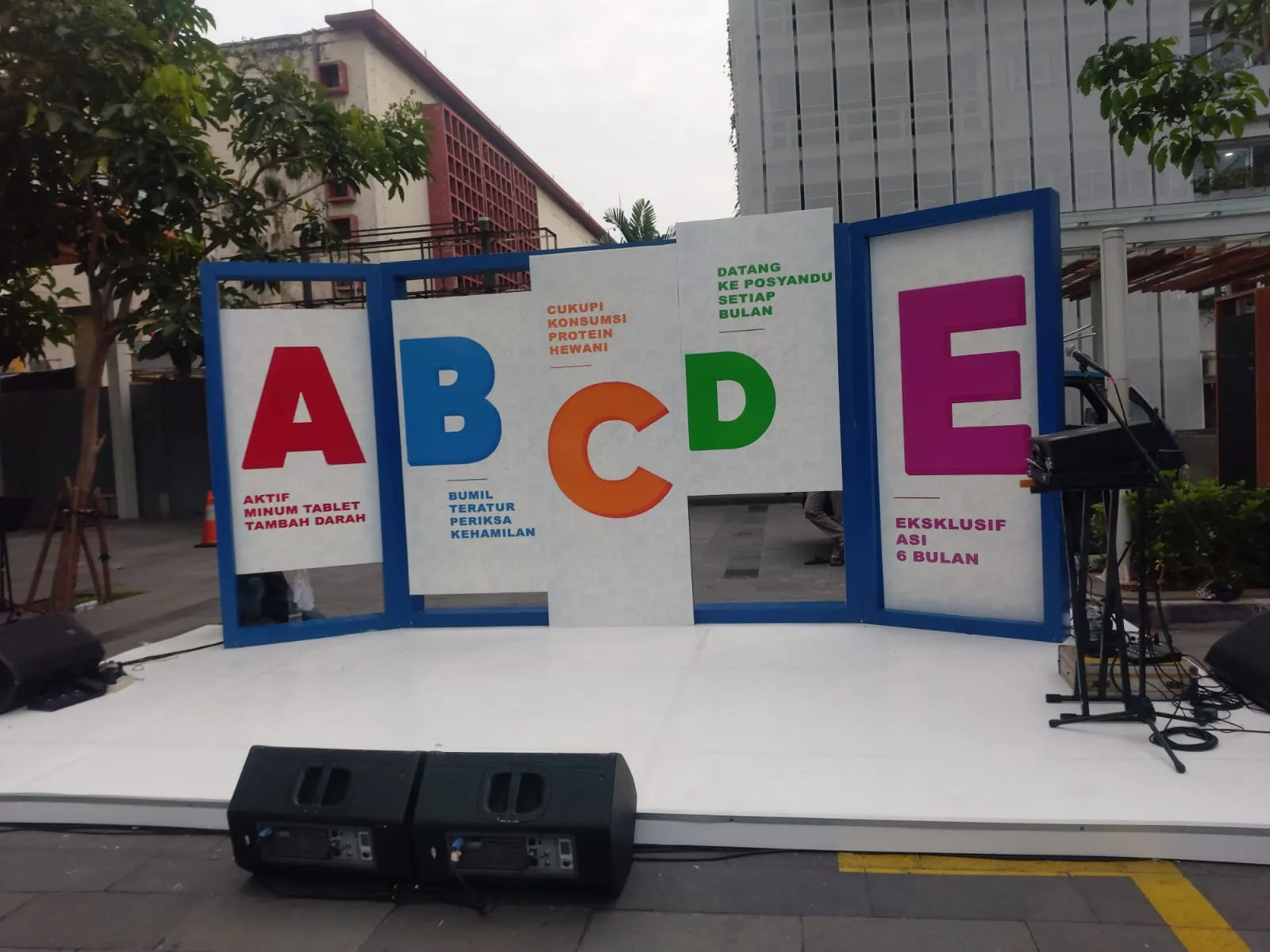 Backdrop dan booth corporate untuk seminar dan conference perusahaan