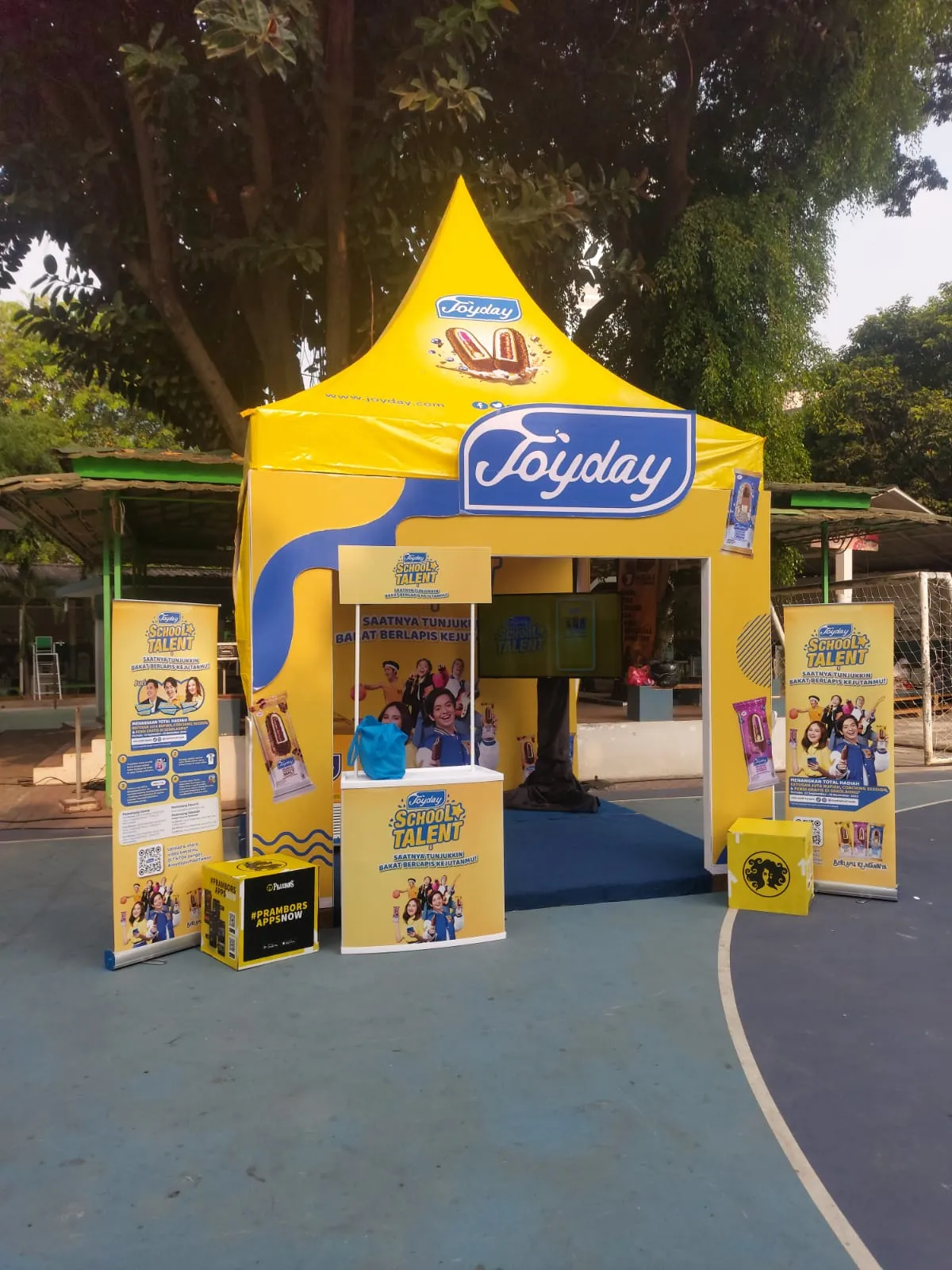 Booth custom dan branding untuk event organizer Jakarta di area pameran dan launching
